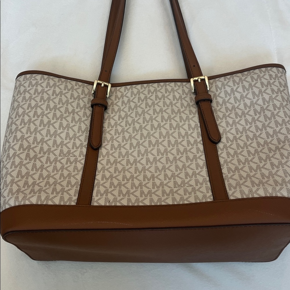 Michael Kors signature Jet set Tote - Picture 9 of 13